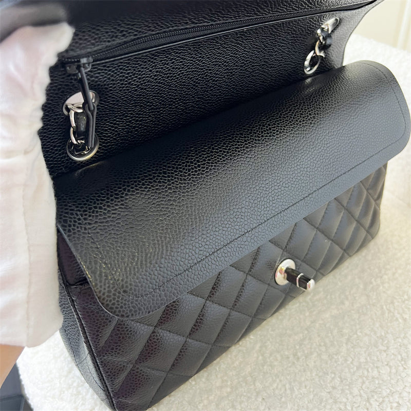 Chanel Medium Classic Flap CF in Black Caviar SHW