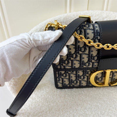 Dior 30 Montaigne Chain Flap Bag in Navy Oblique Canvas GHW