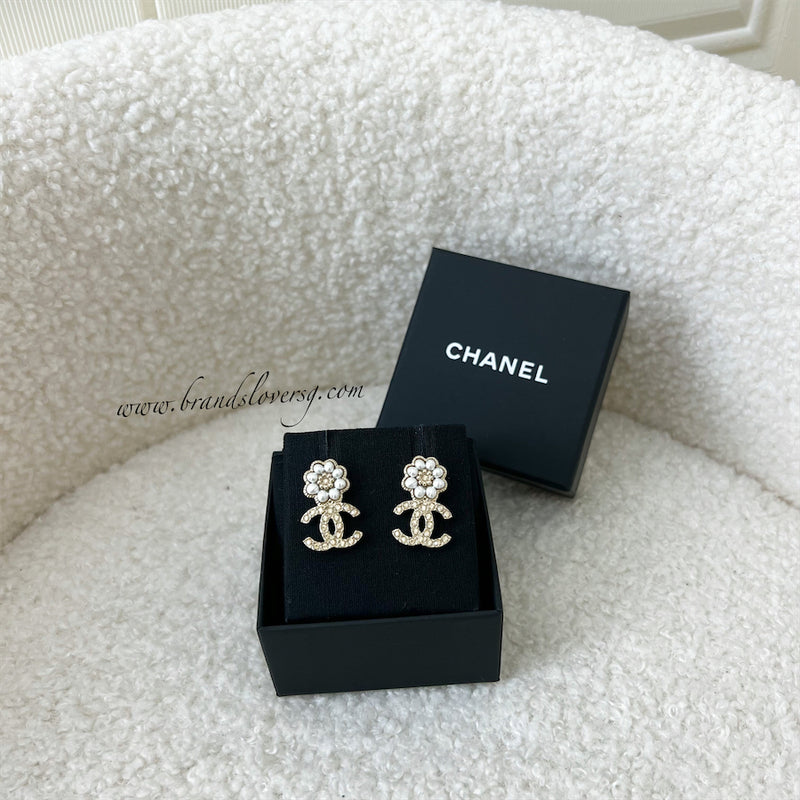 Chanel Pearl Flower Earrings with CC Logo in GHW