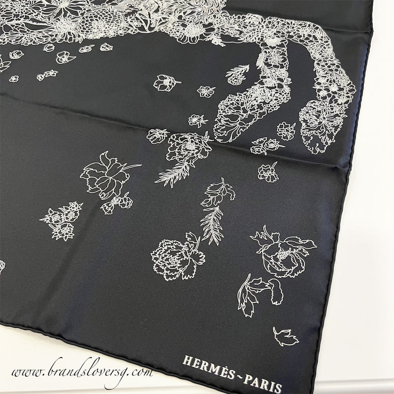 Hermes Robe Legere 90cm Scarf in HG / Noir / Blanc 100% Silk