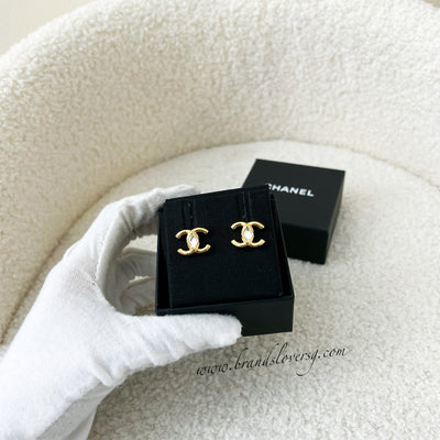 Chanel 23C CC Logo Earring with Diamond Shaped Crystal in GHW